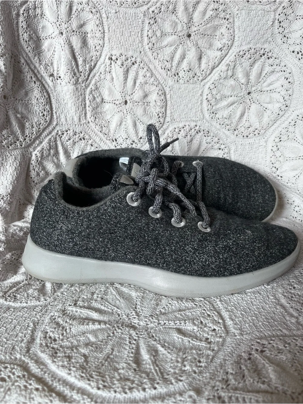 allbirds sneakers tennis shoes women’s 9 gray merino wool runners fabric